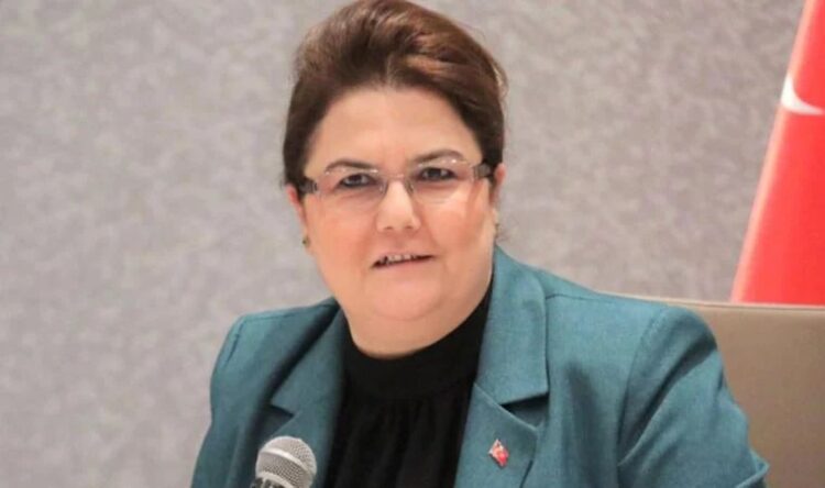 ‘Aile Bakanı’ Derya Yanık eşcinselliği hedef aldı