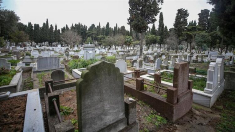 Bu da oldu: Borçlunun mezar yerine haciz işlemi