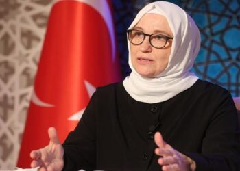 Diyanet İşleri Başkanı’nın eşi camide yumruk attı iddiası