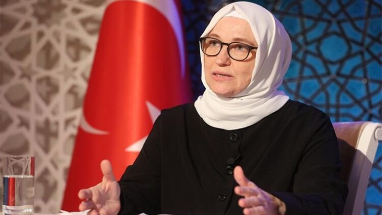Diyanet İşleri Başkanı’nın eşi camide yumruk attı iddiası