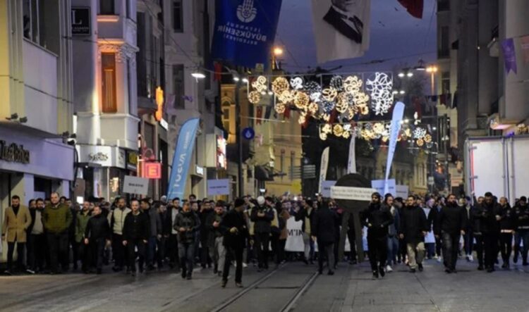 TÜGVA’dan İstiklal Caddesi’nde ‘tekbirli’ yürüyüş