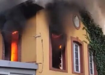 Kadıköy’de metruk karakol binasında yangın