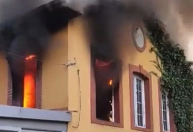 Kadıköy’de metruk karakol binasında yangın