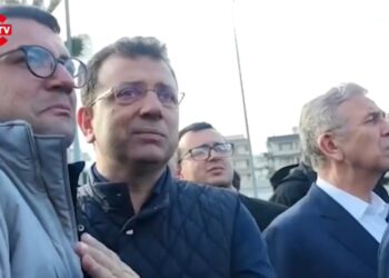 Depremzede İmamoğlu’na sarıldı ve yaşadıklarını anlattı