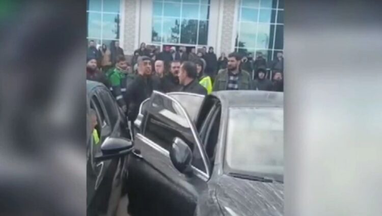 Adıyaman’da depremzedelerden Bakan Karaismailoğlu ve valiye tepki