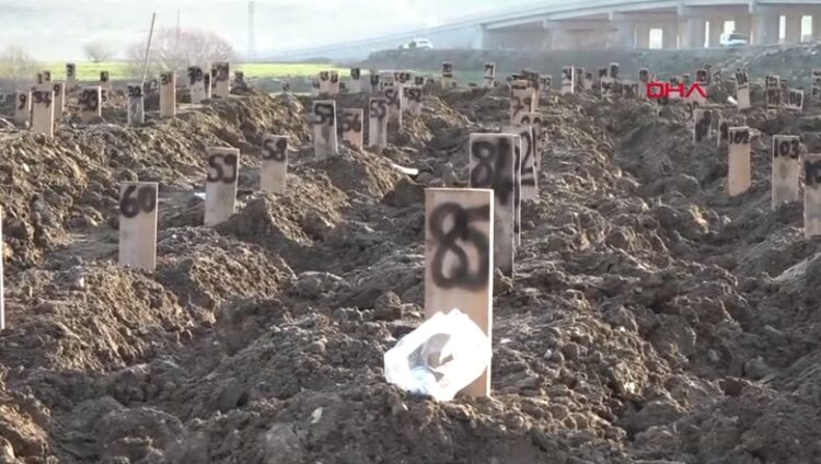‘Deprem mezarlığı’nda numaralı defin