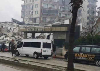 Hatay’da yaptığı site yerle bir olan müteahhit: Bana bunu soramazsınız