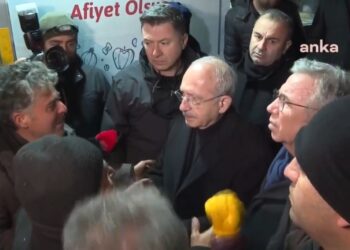 Depremzede: Herkes bisküvi – çikolata yolluyor, biz bunları ne yapacağız?