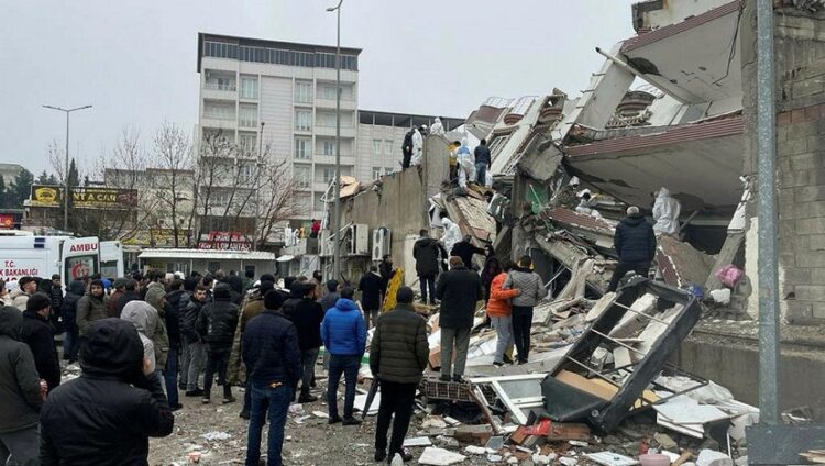 Malatya’da 6 sporcu enkaz altında kaldı