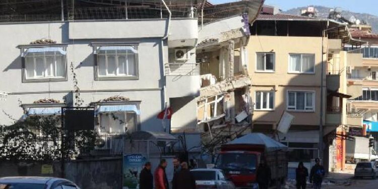 Depremin merkez üssüne uzak Hatay’da yıkım neden büyük?