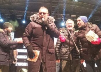 Haluk Levent’ten -10 derecedeki konserinde örnek davranış