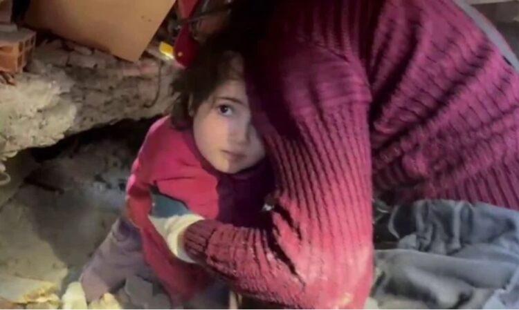 5 yaşındaki Sidra’yı 35 saat sonra maden işçileri kurtardı