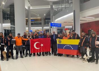 “Simón Bolívar İnsani Yardım Kuvveti” İstanbul’da alkışlarla uğurlandı