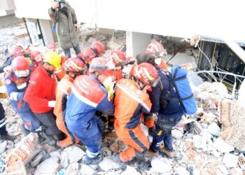 Çin Arama Kurtarma Ekibi depremin yedinci gününde enkazdan bir kişiyi daha kurtardı