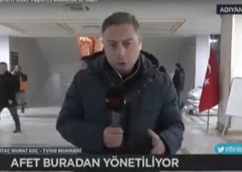 Depremzede ‘çadır yok, elektrik yok’ dedi, muhabir mikrofonu sakladı