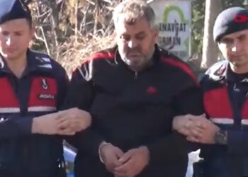 Aranan müteahhit, depremzede gibi kaldığı otelde yakalandı