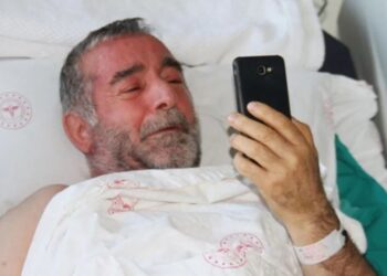 Depremde sokağa savrulan cep telefonu 4 hayat kurtardı
