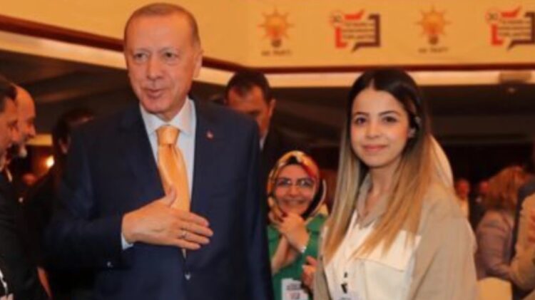 AKP’li Dörtkardeş’in depremzede çocukla çektirdiği fotoğraf tepki çekti