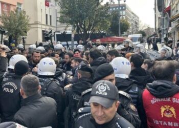 ‘Uzaktan eğitim’ protestosuna polis müdahalesi