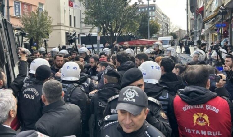 ‘Uzaktan eğitim’ protestosuna polis müdahalesi