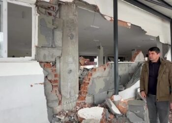 Veli Ağbaba, fay hattı üzerindeki Cemevini inceledi