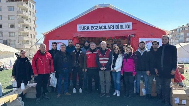 Kızılay, deprem bölgesindeki eczacılara da çadır satmış