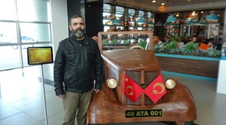 Atatürk’ün 1934 yılında kullandığı otomobilin ahşap versiyonunu yaptı