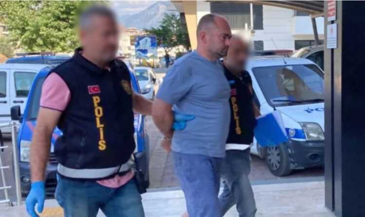 Antalya’da bir şahıs çocuklarını öldürdü