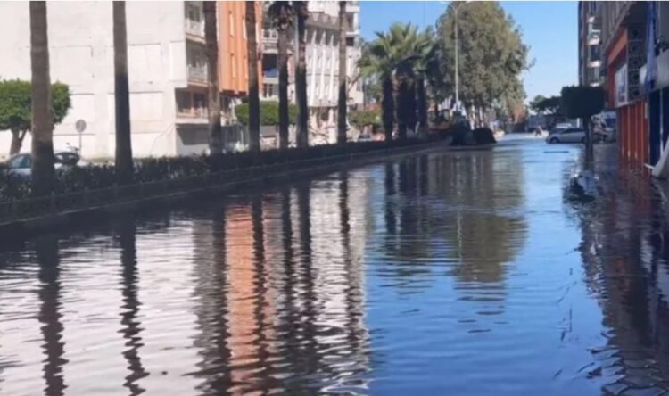 Murat Ağırel paylaştı: İskenderun Kaymakamlığı sular altında!