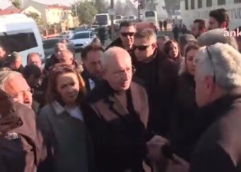 Depremzedeler gözyaşları içinde Kılıçdaroğlu’ndan yardım istedi