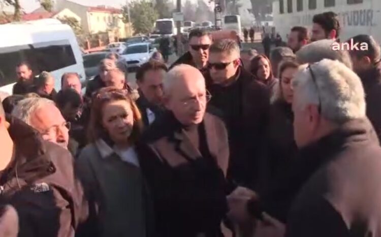 Depremzedeler gözyaşları içinde Kılıçdaroğlu’ndan yardım istedi