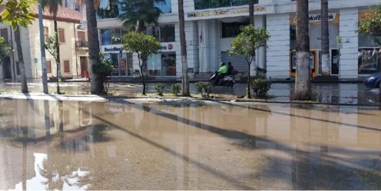 Uzman açıkladı: İskenderun sahilini neden su bastı?