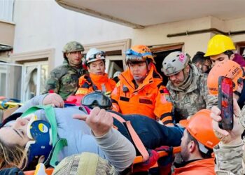 Çin’den gelen kurtarma ekibi dün Hatay’da 3 kişiyi enkazdan sağ olarak çıkardı