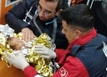 10 günlük Yağız Ulaş bebek 90. saatte enkazdan kurtarıldı