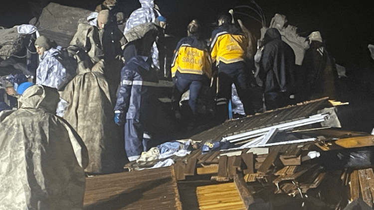 ‘Bir bebek aracımızda vefat etti, yıkılmadık bina çok az’