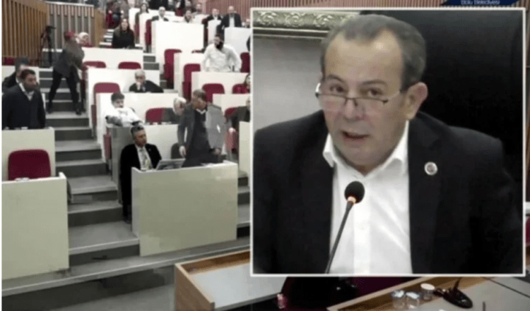 Tanju Özcan, su şişesi fırlatan meclis üyesinden şikayetçi oldu