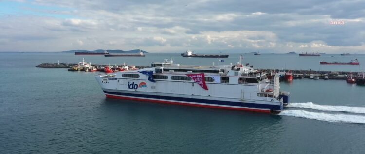 Depremzedelere geçici ev olacak İBB gemisi yola çıktı