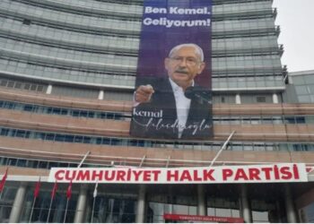 CHP Genel Merkezi’nde dikkat çeken pankart