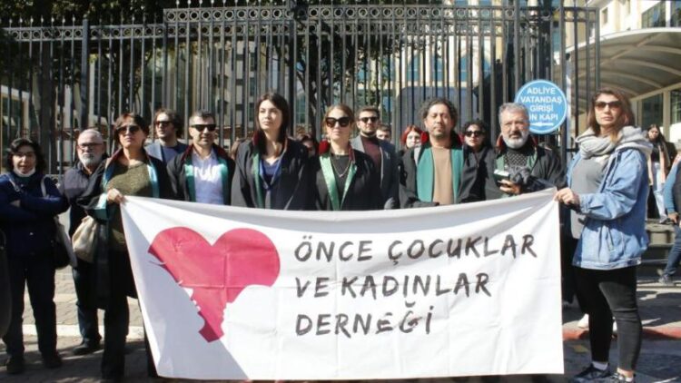 Önce Çocuklar ve Kadınlar Derneği’nden Diyanet’in ‘evlatlık çocuk’ fetvasına suç duyurusu