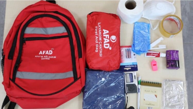 İşte deprem çantasında bulunması gerekenler