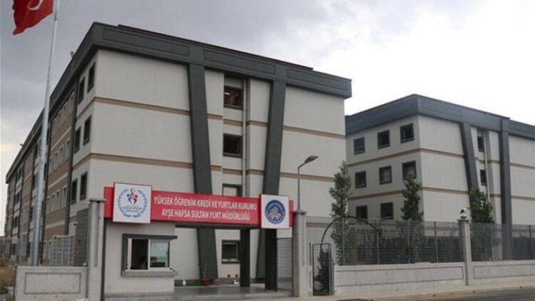 Öğrenci olarak kaldığı yurda depremzede olarak döndü