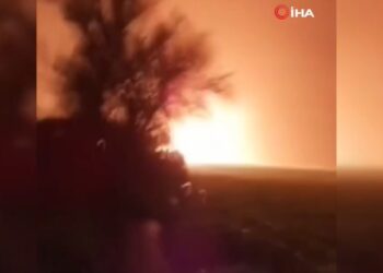 Hatay’da depremin ardından doğalgaz boru hattı patladı