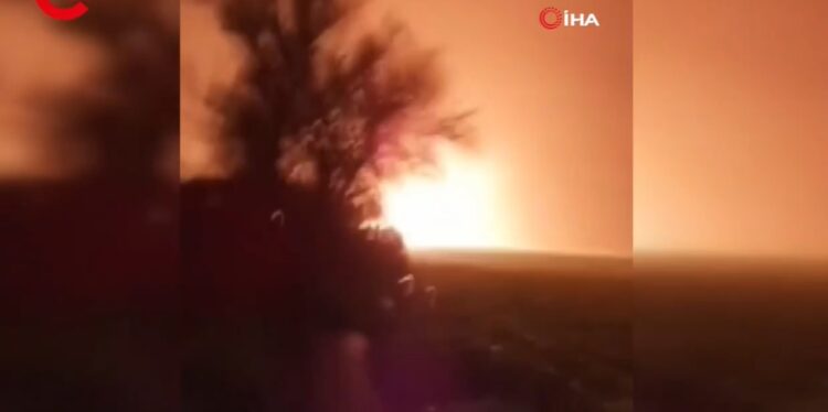 Hatay’da depremin ardından doğalgaz boru hattı patladı