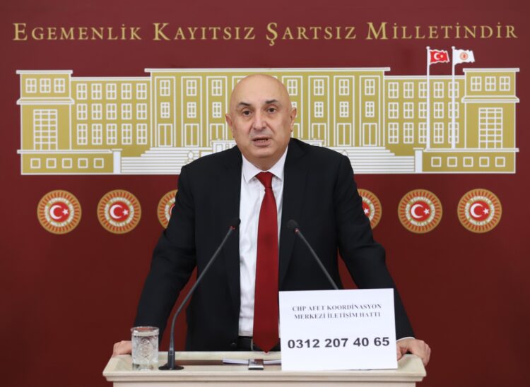 Özkoç: Gün, birlik olma, yaraları birlikte sarma günüdür