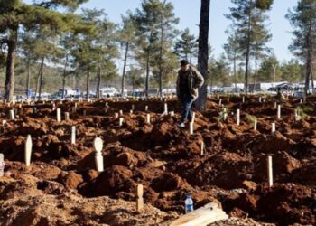 Reuters paylaştı! Deprem bölgesinden yürek yakan fotoğraflar…