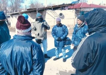 Kübalı doktorlar, depremzedelerin evlerine giderek hasta bakıyor