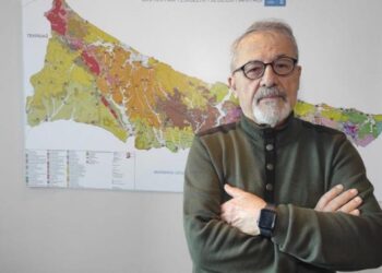 ‘Bu depremin gelmekte olduğunu söyleye söyleye dilimizde tüy bitti’
