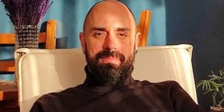 Siyaset bilimci Özgün Emre Koç  gözaltına alındı