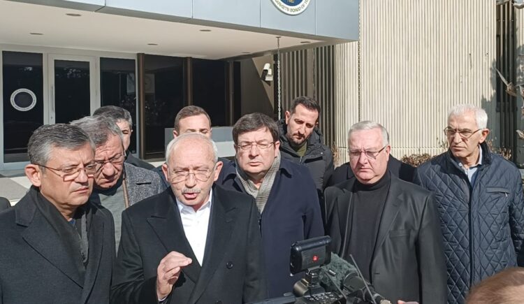 Kılıçdaroğlu, SPK’nın önünden seslendi: “Başkan istifa et”