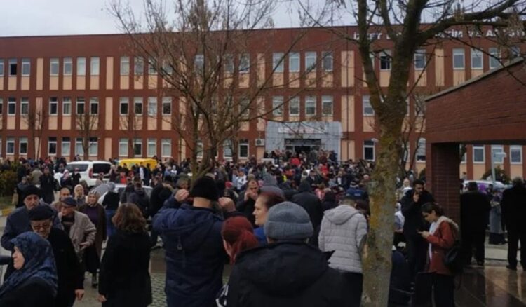 Bolu’daki deprem sonrası Düzce’de eğitime ara verildi